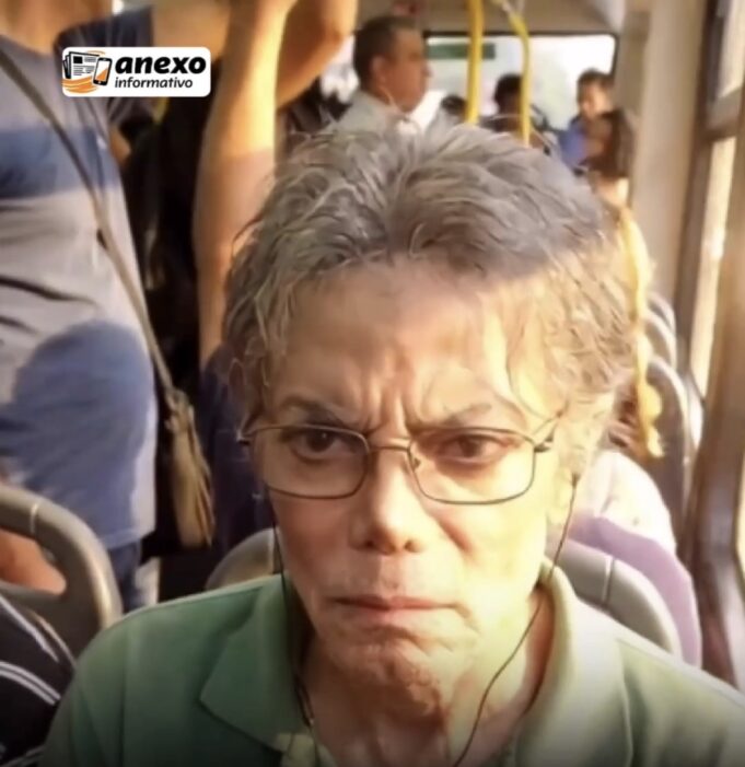 UN PASAJERO BRASILEÑO DESCUBRE A UN SUPUESTO “MICHAEL JACKSON” VIAJANDO EN AUTOBÚS EN BRASIL